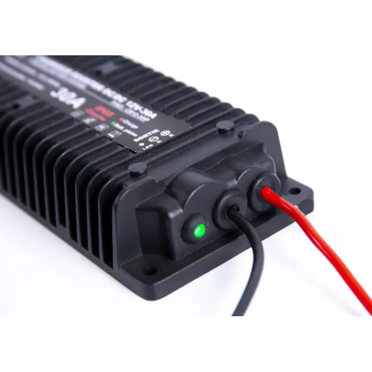 Energie Mobile EM Chargeur Booster DC-DC CB12-30IP
